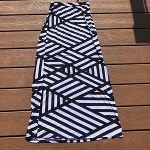 Mix & Co black & white striped maxi skirt